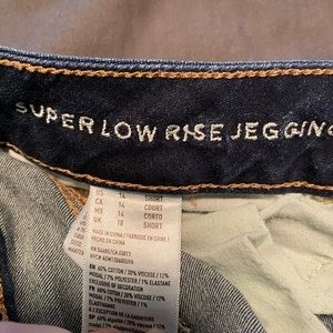 Dark wash jeggings